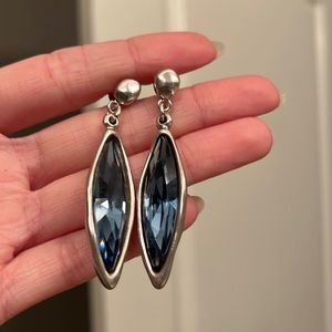 Beautiful uno do 50 blue stone and sterling silver earrings